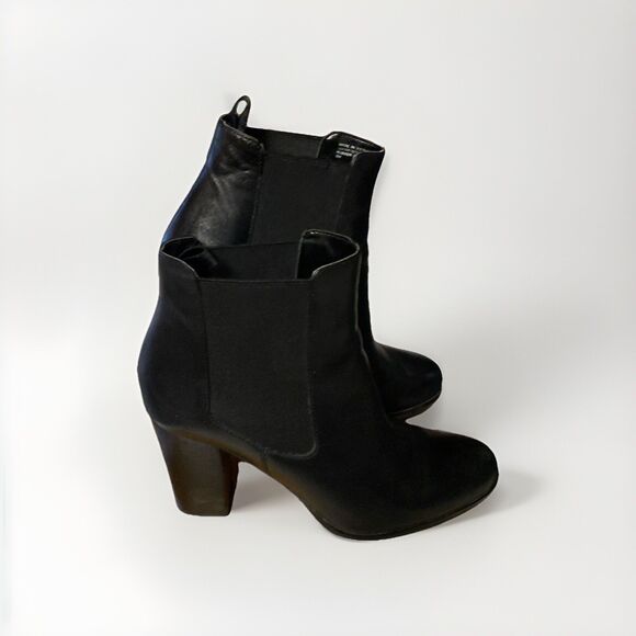 Michael Kors Elegant Black Heeled Boots - Picture 1 of 11